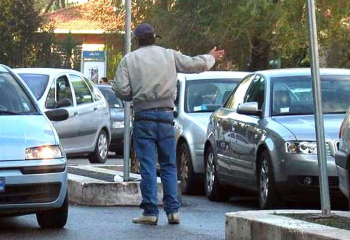 Parcheggiatori abusivi