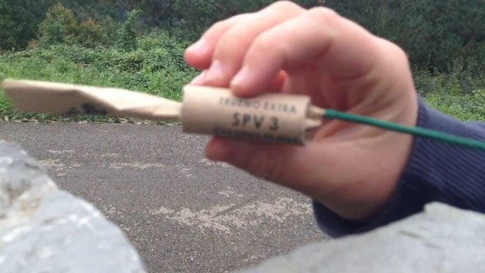 Raccoglie petardo e scoppia, mano amputata