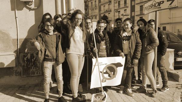 Studenti Casterltermini contro la cacca di cane Studenti Casterltermini contro la cacca di cane