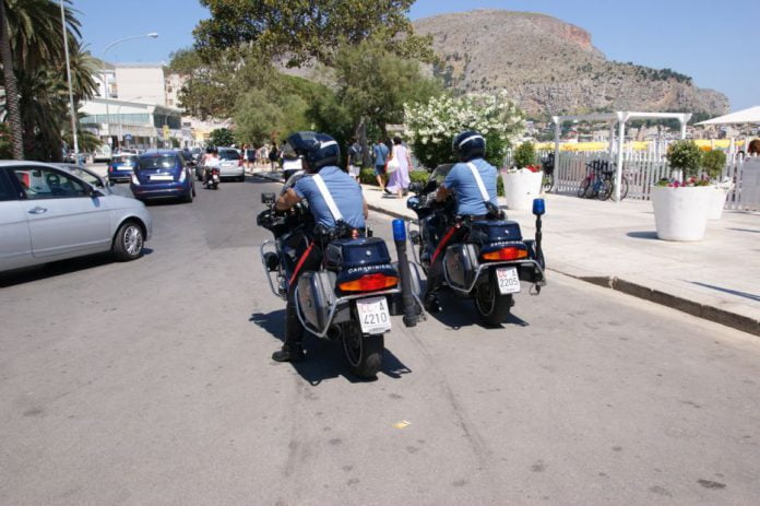 Palermo, controlli dei carabinieri nelle borgate di "Mondello" e "Sferracavallo" Palermo, controlli dei carabinieri nelle borgate di "Mondello" e "Sferracavallo"