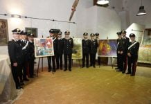 Sicilia, “Contro il femminicidio”: il comune di Marineo consegna dipinti ai carabinieri(Foto)