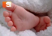 Bambino di 18 mesi perde tre dita giocando con la bici della mamma