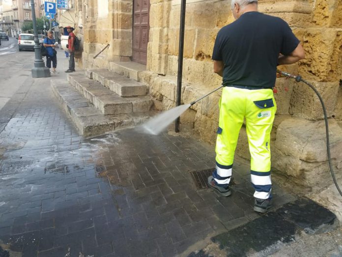 Pulizia-piazza-IV-Novembre-Canicattì