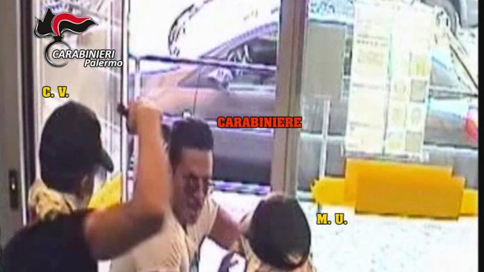 Punta la pistola alla testa di un carabiniere, arrestato