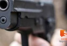 Rapinatori armati di pistola affiancano e rapinano automobilista