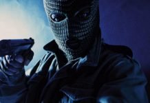 Sequestro e rapina per un corriere Sda