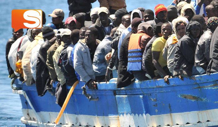 ansa - andrea acquarone - IMMIGRAZIONE:ALTRI SBARCHI A LAMPEDUSA MENTRE ARRIVA PREMIER Sbarchi di clandestini nell'agrigentino