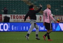 Schiaffo al gioatore del Palermo