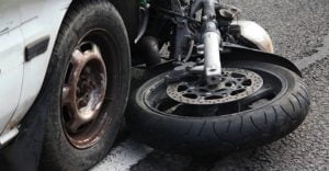 Sicilia, incidente sulla Palermo Agrigento: grave motociclista 75enne Anziano di 75 anni si scontra con la sua moto contro un'auto.