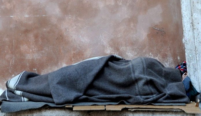 Senza tetto Senza tetto condannato a pagare mille euro, assolto dalla Cassazione