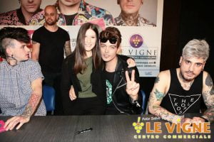 Castrofilippo, la band "The Kolors" infiamma il pubblico del centro Le Vigne (Foto)