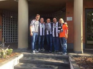 Canicattì, tifosi juventini partiti per Cardiff: saluti in diretta prima della partita (Foto)