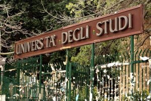 Palermo, panico all'università per la presenza di un uomo armato: decine di poliziotti sul posto, era falso allarme