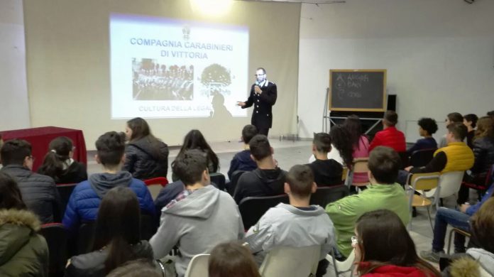 Legalità, i carabinieri di Vittoria incontrano gli studenti