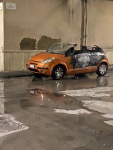 Canicattì, notte di follia: piromani incendiano 7 auto (Foto e video)