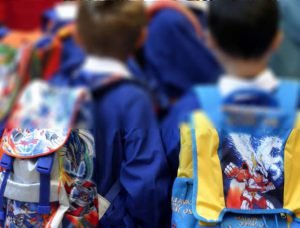 Zaini di scuola troppo pesanti: quali sono i rischi per i bambini? Alcuni consigli