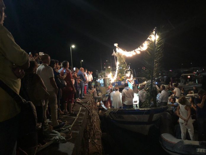 Aci Trezza, processione Madonna Bambina