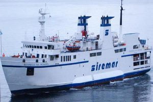 Sicilia, paura in mare: battello ha avaria al motore: passeggeri rimangono appiedati