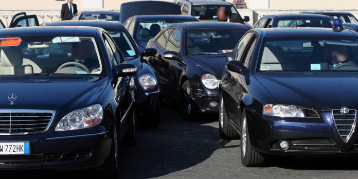 Tamponamento auto blu Renzi Tamponamento auto blu Renzi