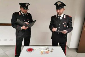 Sicilia, carabinieri arrestano spacciatore e denunciano un minorenne Sicilia, carabinieri arrestano spacciatore e denunciano un minorenne