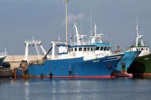Catania, sequestrato peschereccio abusivo e privo di licenza
