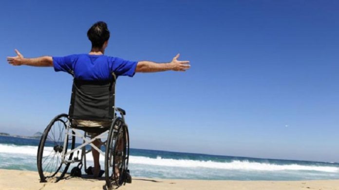 disabili_al_mare Disabili al mare in auto blu, brillante iniziativa del sindaco di Cinisi