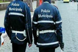 Vigile siciliano si suicida dopo la bufera sui social: ha posteggiato l'auto nel posto dei disabili