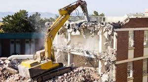 Canicattì, iniziati i lavori di demolizione di un edificio a rischio crollo