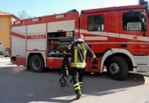 Licata, a fuoco magazzino che produce imballaggi