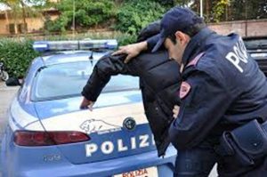 Agrigento, spaccia nel centro storico: arrestato dalla polizia