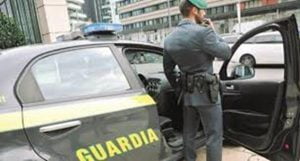 Sicilia, viene fermato con 400 kg di botti nel furgone: denunciato conducente