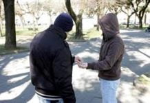 Sicilia, arrestato 19enne somalo mentre spacciava di fronte ad una chiesa