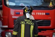 Gela, continua la sequela di incendi dei bar: tre in sole 24 ore vigili fuoco