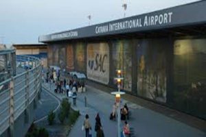 Ruba computer all’aeroporto di Catania e scappa con volo all’estero: furbetto viene beccato e denunciato