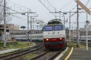 Gela, rubano carburante da una locomotiva: denunciati in 3 di cui uno minorenne