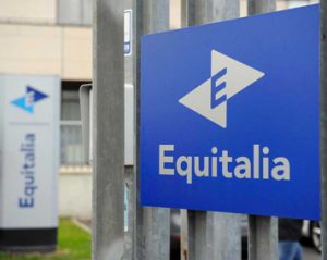 Pignoramento della casa: il debitore può continuare ad abitarci?