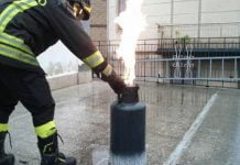 Anziano minaccia di farsi esplodere