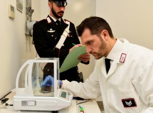 Sicilia, controlli delle forze dell’ordine nei negozi di Marijuana Light: 3 le denunce