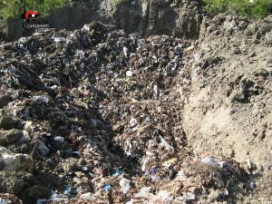 Canicattì, sequestrata discarica abusiva: scoperti rifiuti interrati in un’area ove doveva sorgere un vigneto Canicattì, sequestrata discarica abusiva: scoperti rifiuti interrati in un’area ove doveva sorgere un vigneto