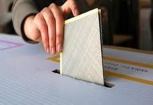 Ragusa, si scattano un selfie mentre votano: rischiano multa o carcere