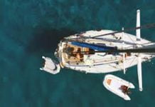 Ragusa, aiuta la moglie a salire sulla barca ma cade e batte la testa sugli scogli