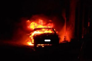 Palma di Montechiaro, incendiata l'auto di una casalinga: indagini in corso