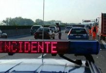 Caltanissetta, si ribalta con la propria auto: grave un 24enne incidente