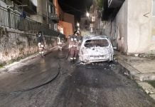 Canicattì, auto in fiamme in via Verdi