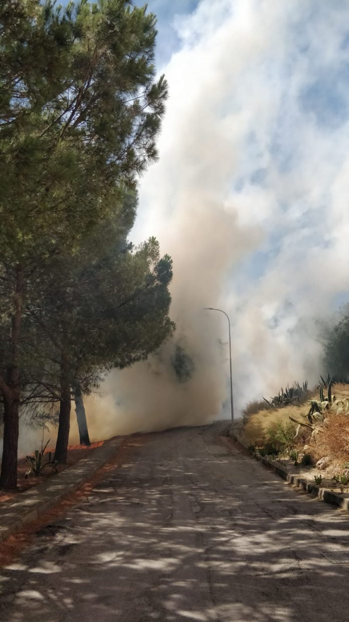 Incendio via della Costituzione a Canicattì
