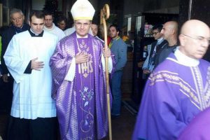 Sicilia, Monsignor Lorefice: “No a massoni e mafiosi nelle confraternite”