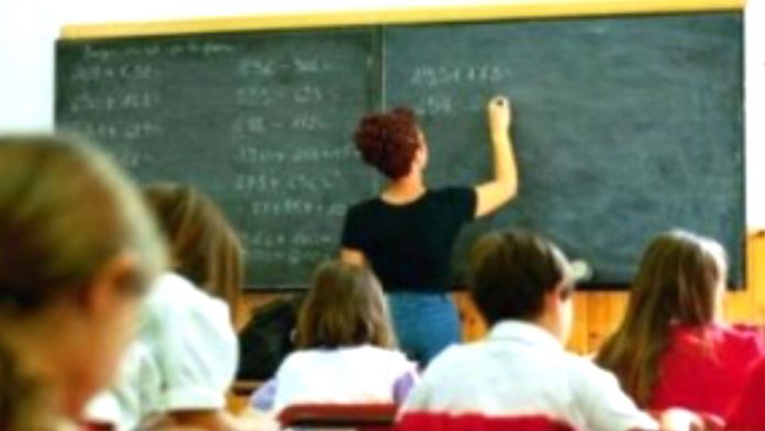 Catania, maestra prendeva a schiaffi e pugni i propri alunni: sospesa