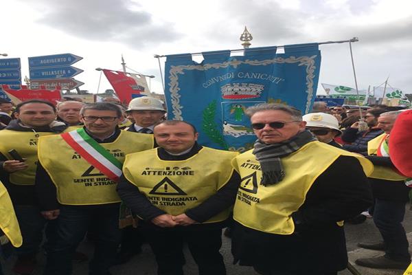 Agrigento, l'efficacia dell'unione e della collaborazione: 25 gennaio in marcia contro l'isolamento della provincia(Foto) Agrigento, l'efficacia dell'unione e della collaborazione: 25 gennaio in marcia contro l'isolamento della provincia(Foto)
