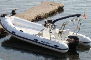 Catania, barcone con a bordo una famiglia in grave difficoltà: salvati dai sosccorsi