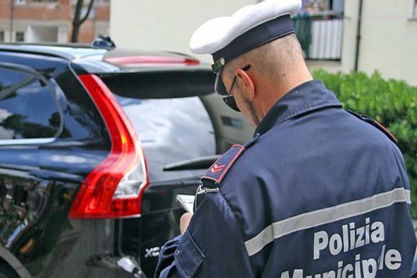 San Leone, viale delle Dune, multe agli automobilisti San Leone, viale delle Dune, multe agli automobilisti